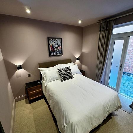Macbeths Corner High End Luxury Apartment In Centre With Parking Стратфорд на Ейвън Екстериор снимка