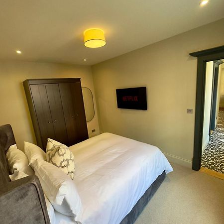 Macbeths Corner High End Luxury Apartment In Centre With Parking Стратфорд на Ейвън Екстериор снимка