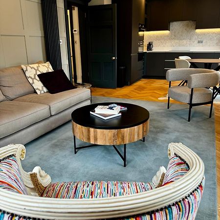 Macbeths Corner High End Luxury Apartment In Centre With Parking Стратфорд на Ейвън Екстериор снимка