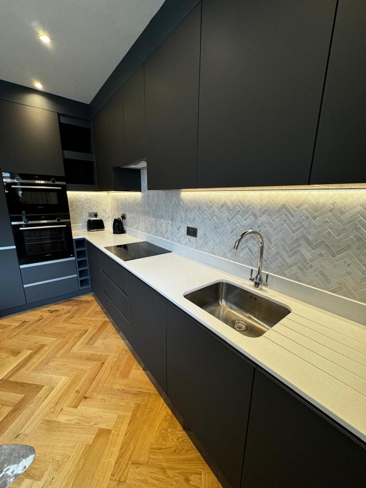 Macbeths Corner High End Luxury Apartment In Centre With Parking Стратфорд на Ейвън Екстериор снимка