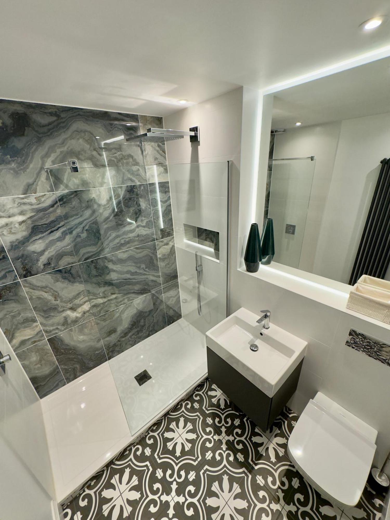 Macbeths Corner High End Luxury Apartment In Centre With Parking Стратфорд на Ейвън Екстериор снимка